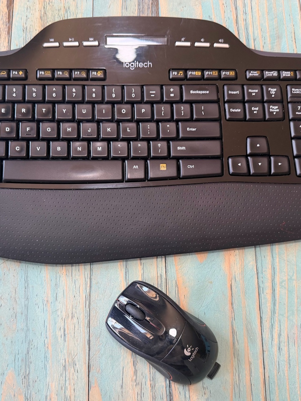 Logitech MK710 Wireless Keyboard and Mouse Set - Comfortable Home Office Combo